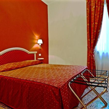 Chandeliers Apartment Venecia Exterior foto