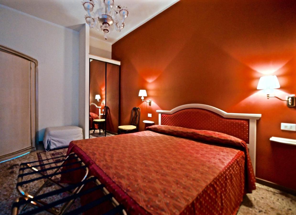 Chandeliers Apartment Venecia Exterior foto