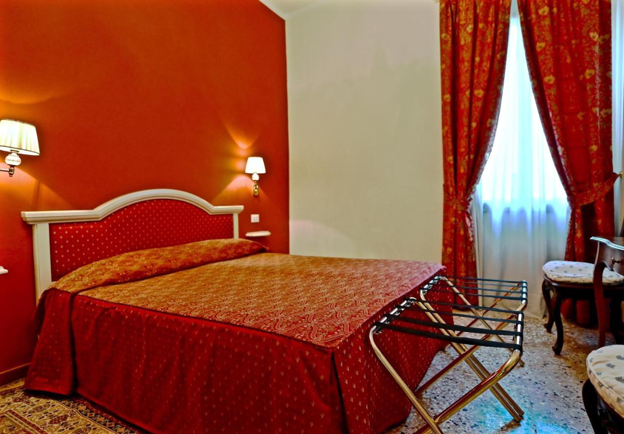 Chandeliers Apartment Venecia Exterior foto